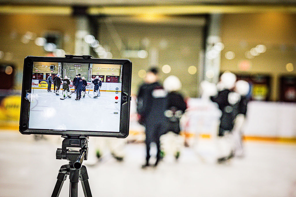Murray Goaltending coaching Kelowna's goaltenders video analysis
